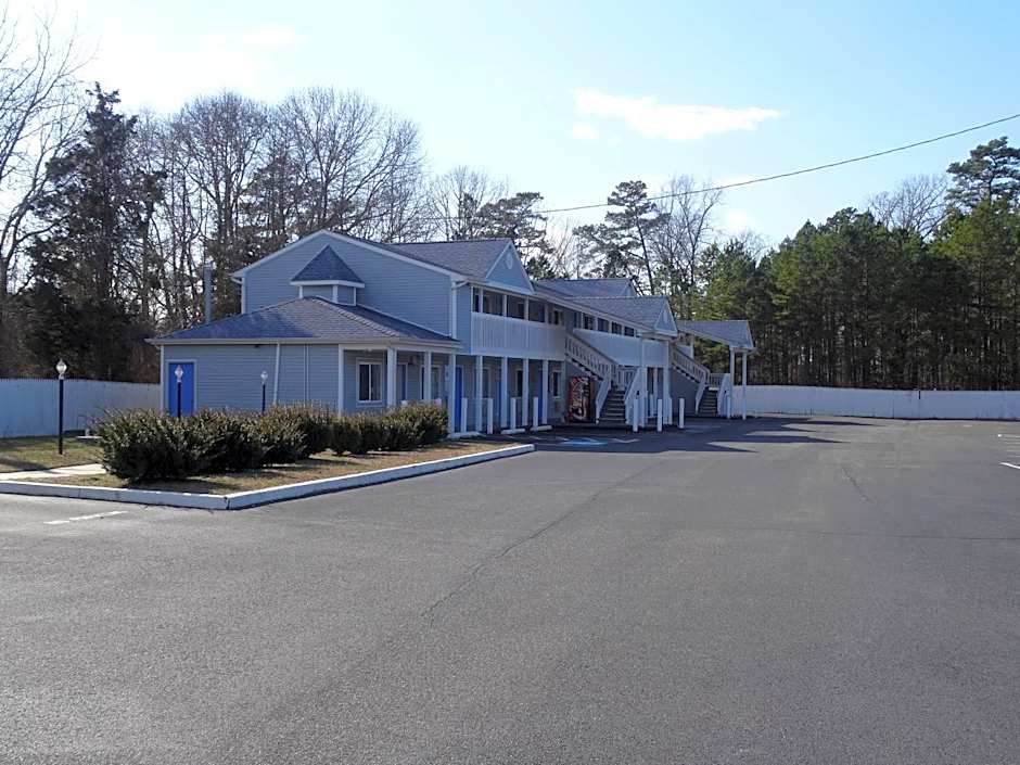 Village Inn & Suites - Smithville