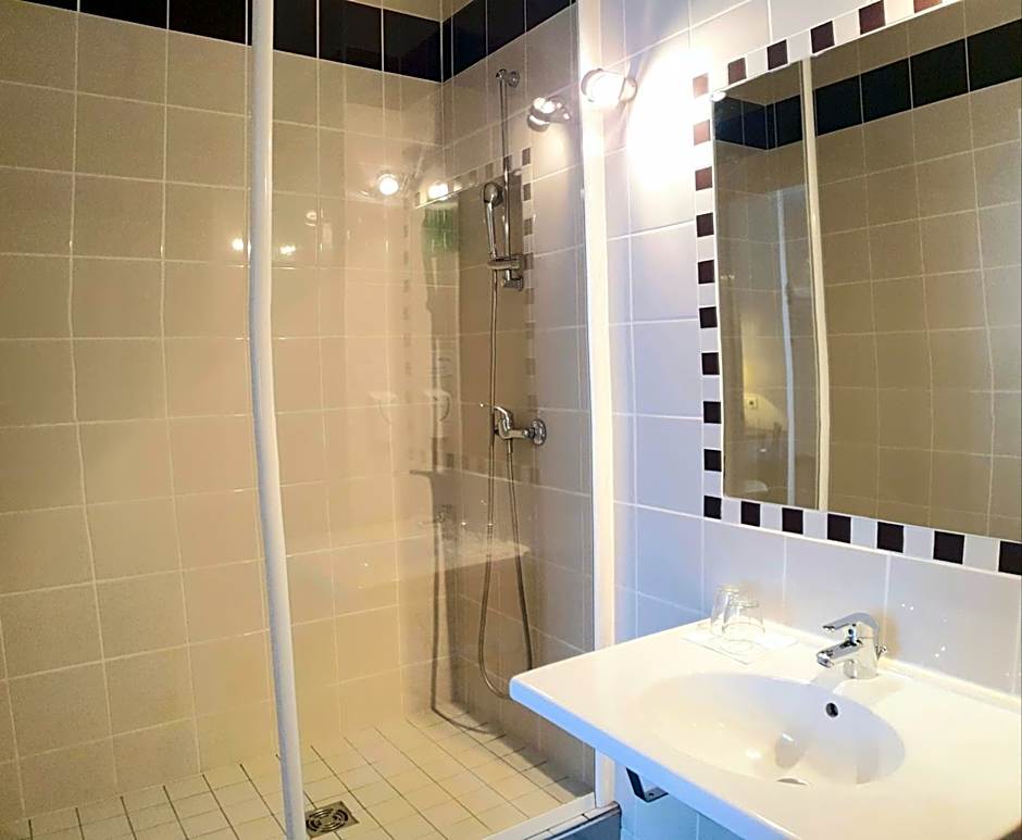 Brit Hotel Confort Auclair