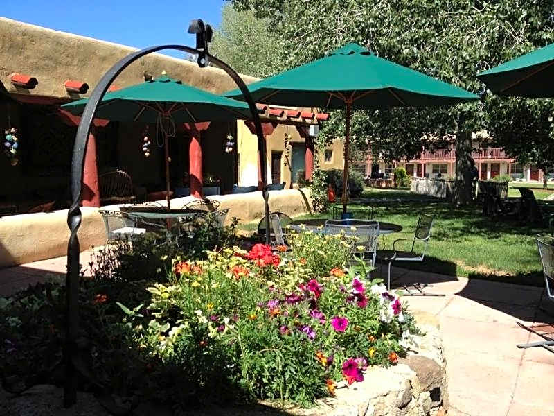 El Pueblo Lodge