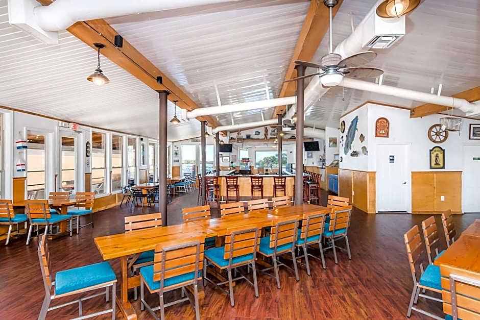 Days Inn & Suites by Wyndham Lake Okeechobee