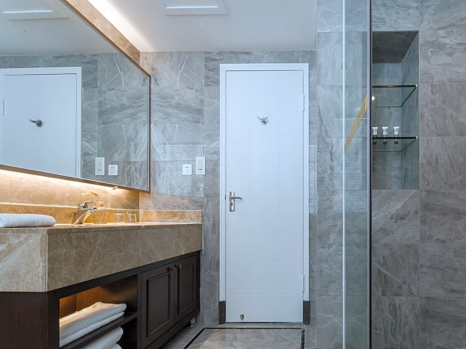 Chongqing Golden View Hotel