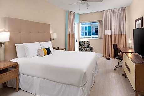 Deluxe Partial Ocean View King