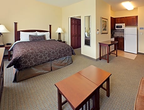 Queen Studio Suite with Tub - Communications and Mobility Access
