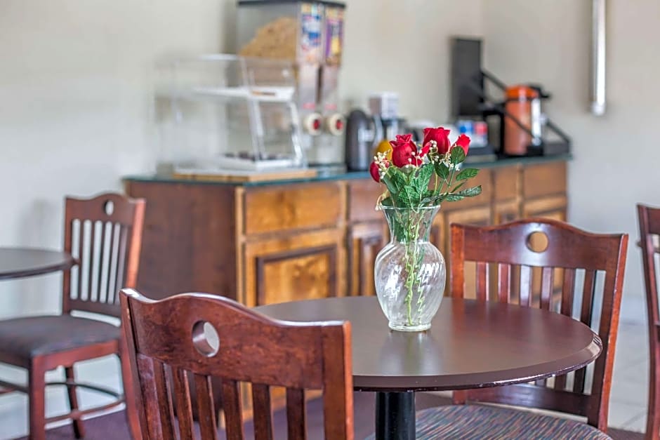 Rodeway Inn & Suites