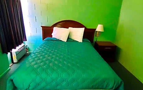 Deluxe Queen Room