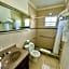 Colony Club Inn & Suites