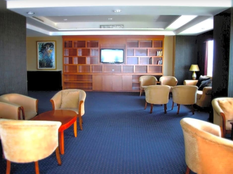 Sintesa Peninsula Hotel