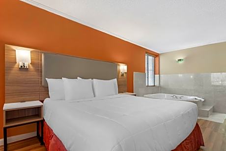 1 King Bed Suite Nonsmoking