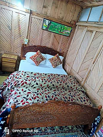 NORMANDI & YOUNG NORMANDI HOUSEBOAT