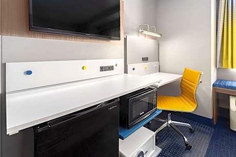 Queen Room with Two Queen Beds - Disability Access - Non-Smoking