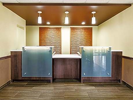 1 King Standard Communications Mobility Accessible Tub
