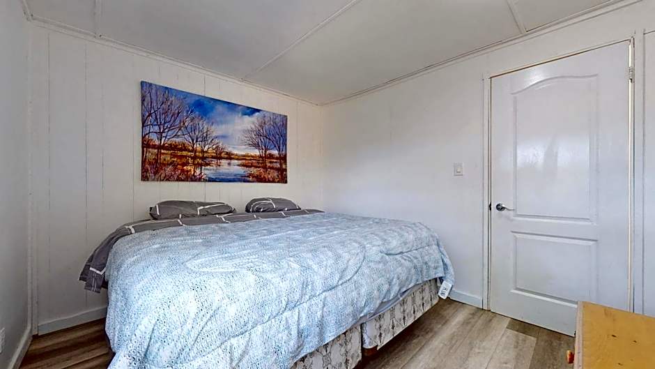 Main Beach River Retreat - Wasaga Beach 1 - Main Strip - 93 Mosley St