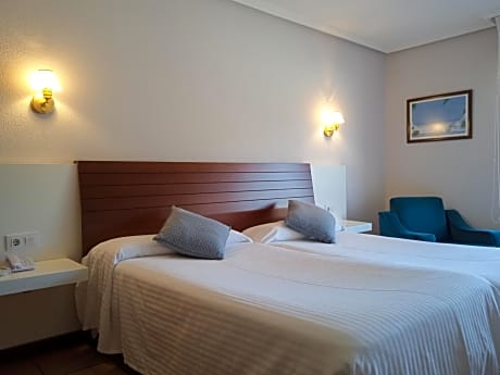 Double or Twin Room with Sea View