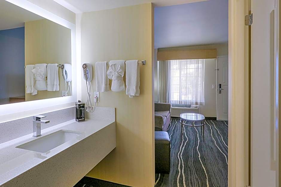 Ramada by Wyndham Costa Mesa/Newport Beach