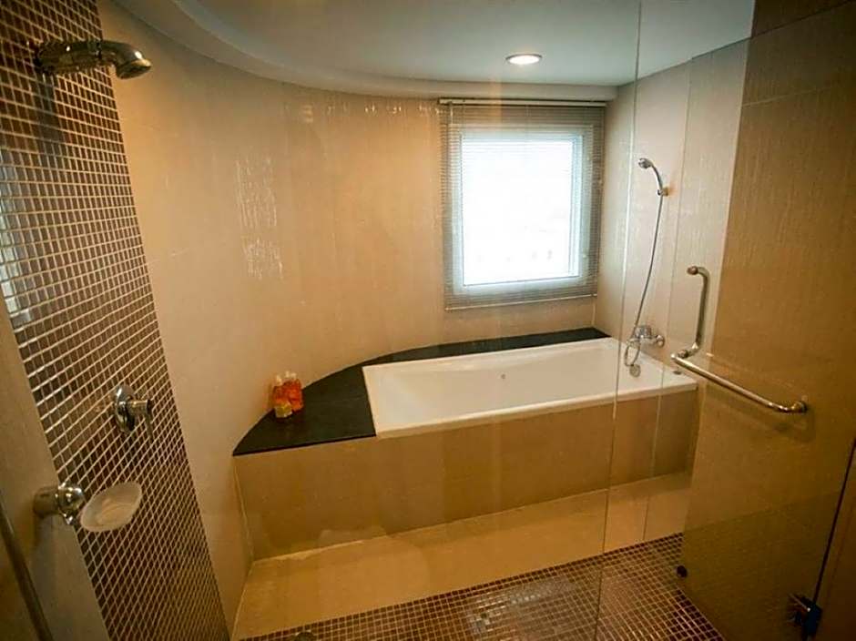 S.M. GRANDE RESIDENCE