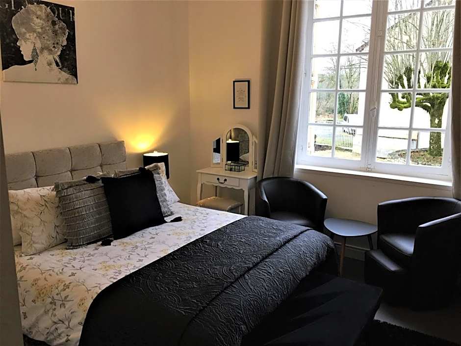 Vue du Château d'Excideuil en chambres