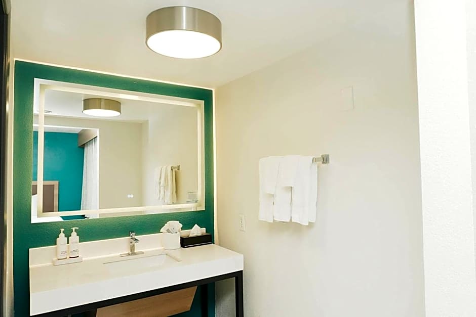 La Quinta Inn & Suites by Wyndham Albuquerque Airport