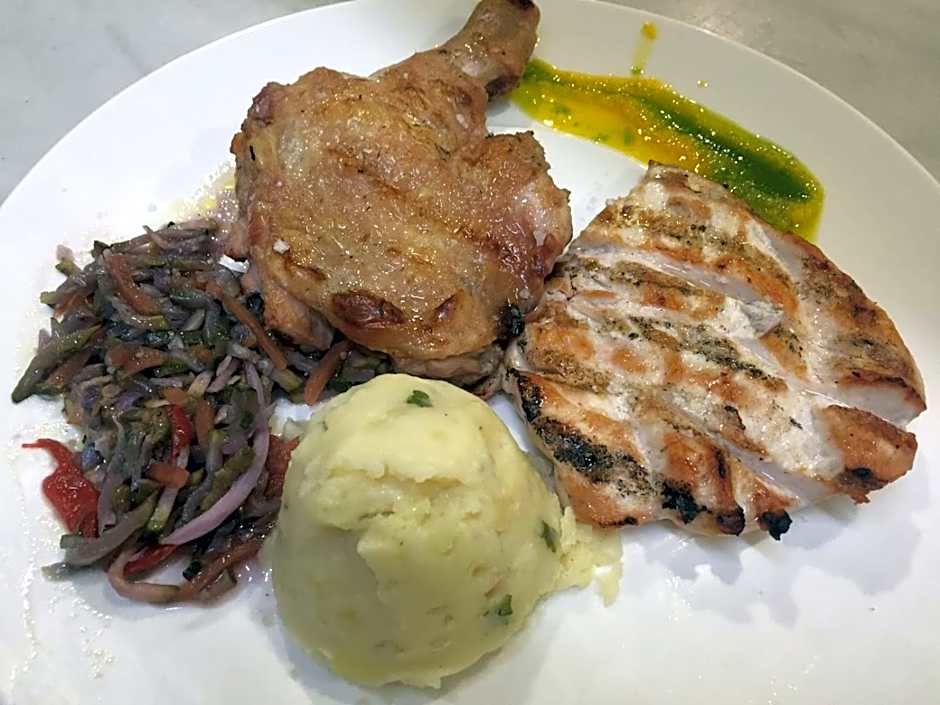 Albenzaire Hotel Asador