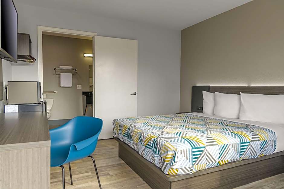 Home 6 Motel