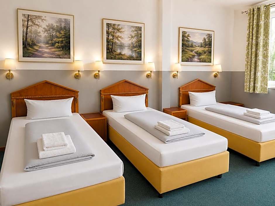 Hotel & Restaurant Heidekrug 24h Check-in, Pinneberg, Free Parking and WiFi