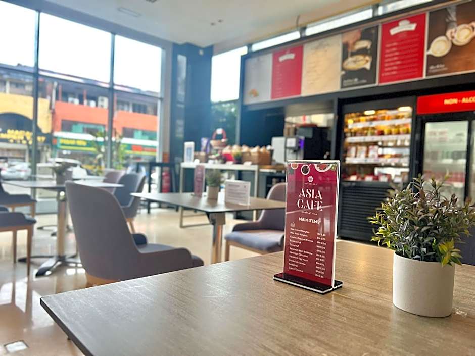 The Straits Hotel & Suites