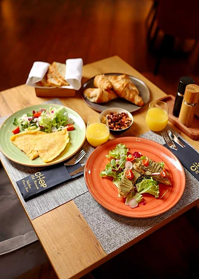 Chop Old House Hotel