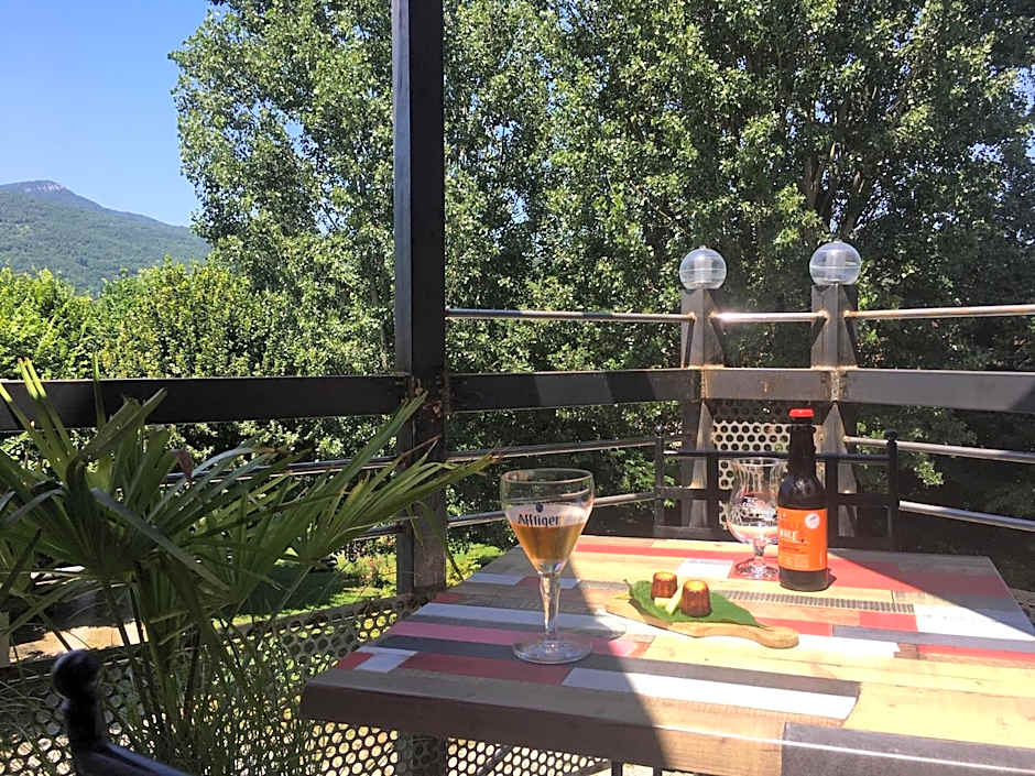 Logis Hotel Restaurant Le Castel Fleuri