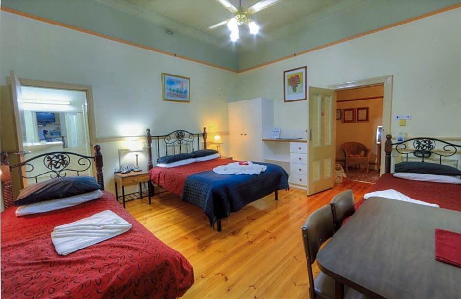 The Lodge Outback Motel