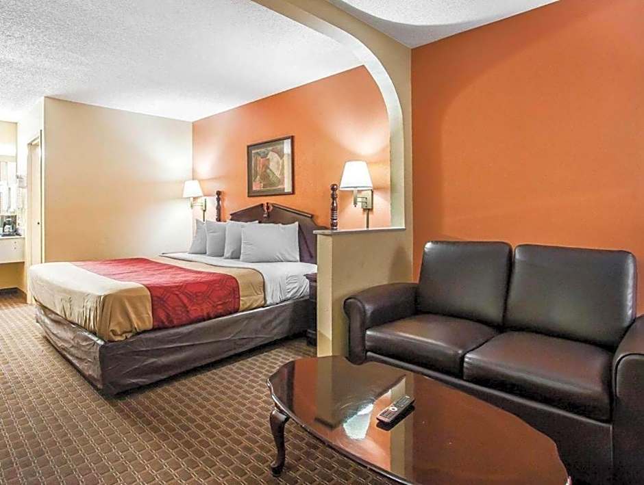 Econo Lodge Inn & Suites I-20, Exit 73