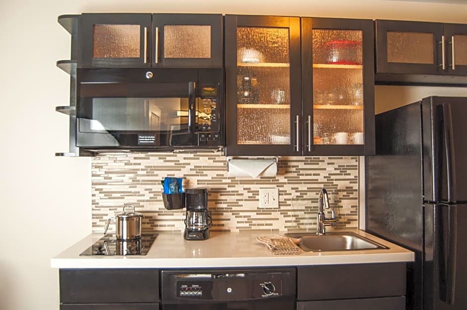 Candlewood Suites Fort Collins, an IHG Hotel