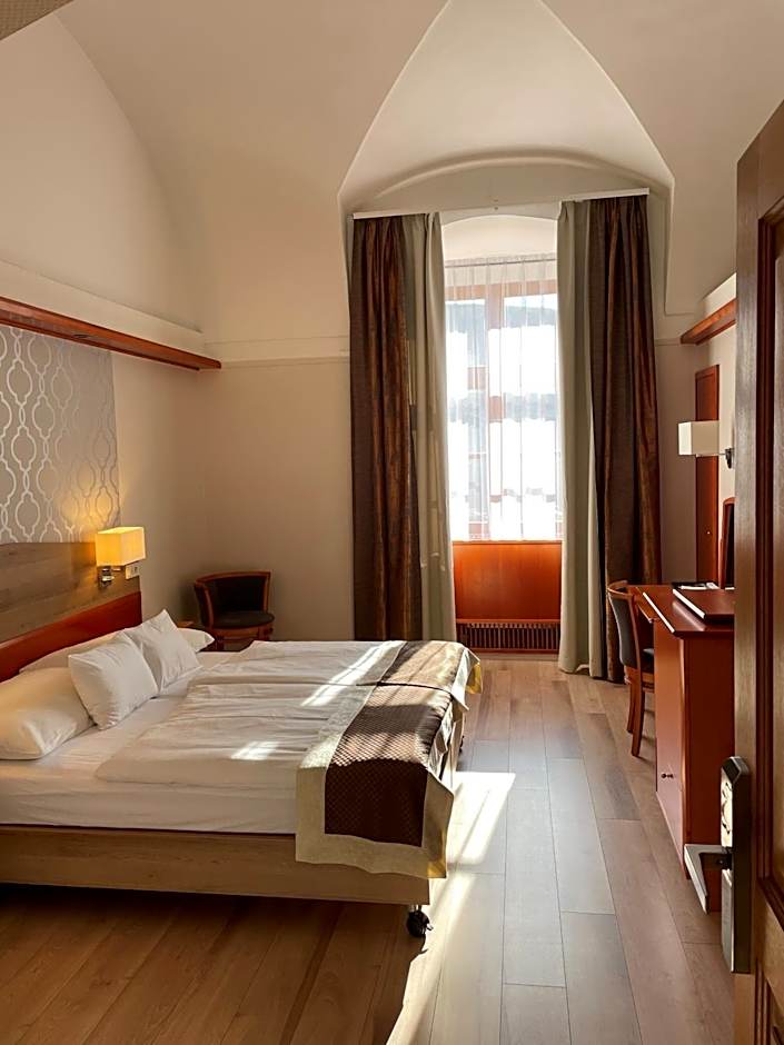 Gizella Hotel and Restaurant