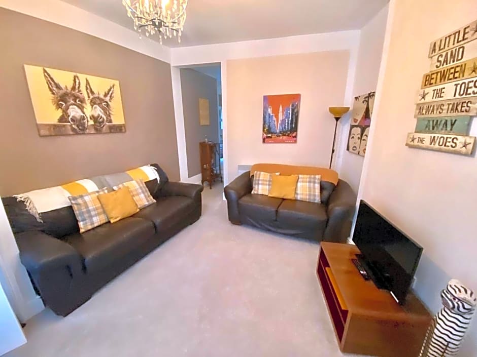 Blackpool Abode - The Buttercup Suite