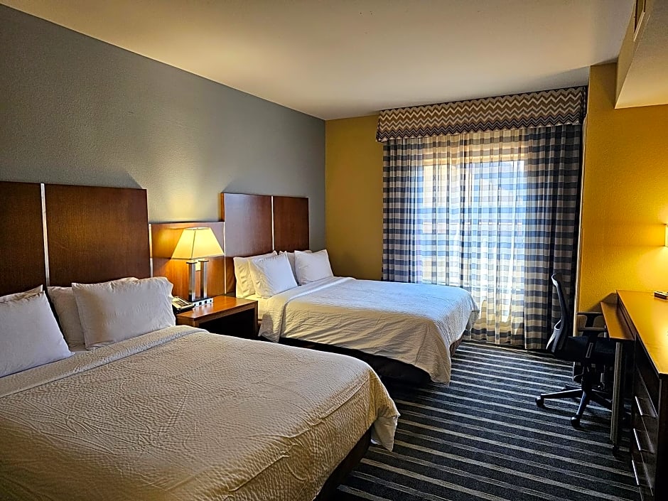 Holiday Inn Express Hotel & Suites Perry-National Fairground Area