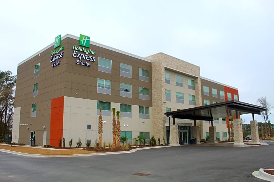 Holiday Inn Express & Suites Latta, an IHG Hotel