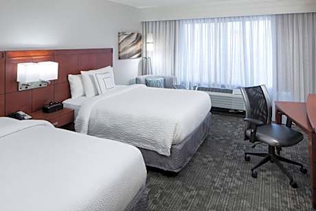 Queen Room with Two Queen Beds and Bathtub - Mobility Access/Hearing Accessible
