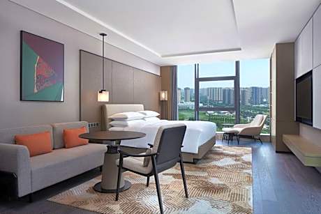 Deluxe King Room with Garden View