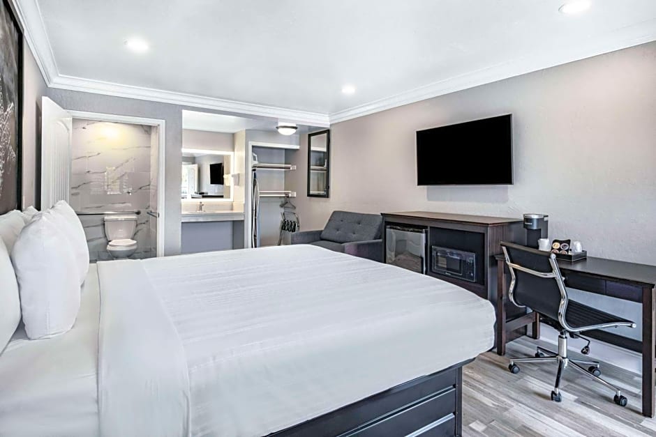 Aura Inn Monterey