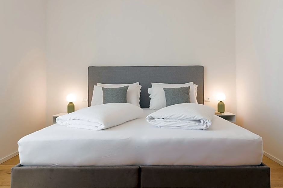 ELECTRIC Rooms & Suites