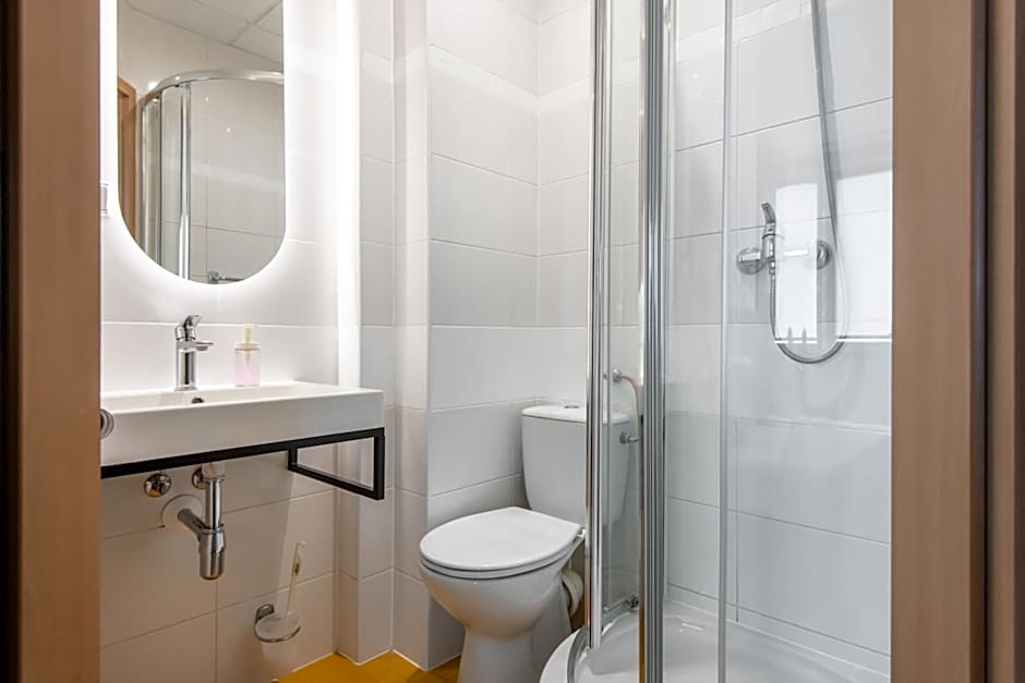 Sapphire Hotel Room Poznan