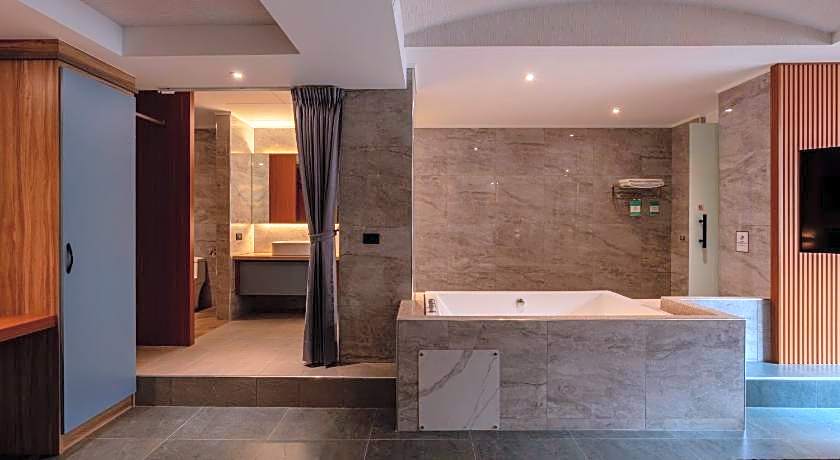 King & Princess Motel Ii