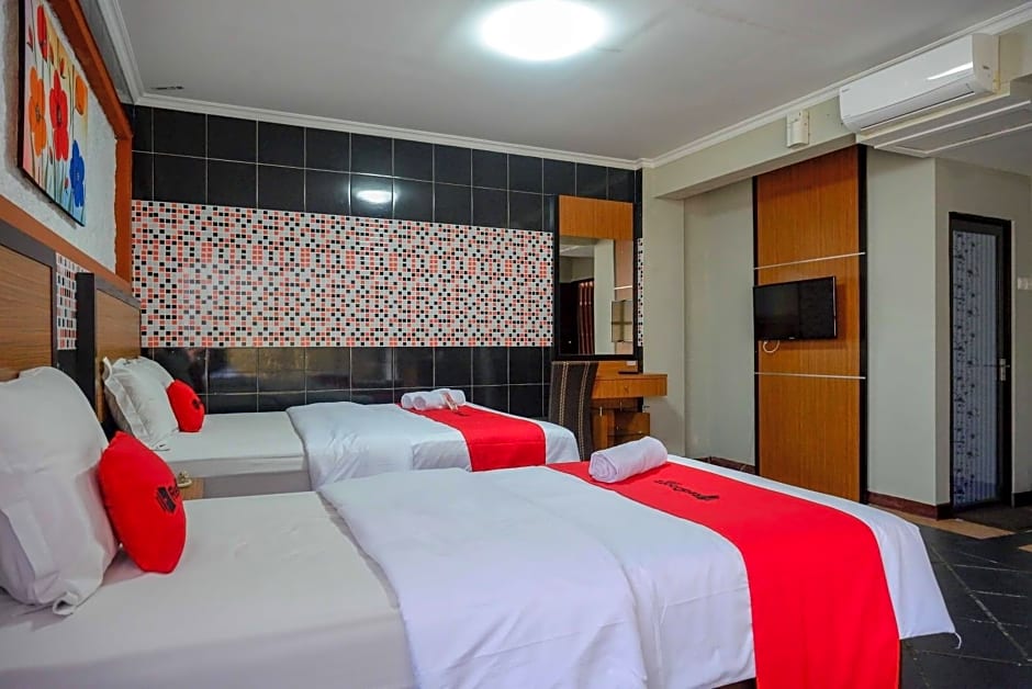 RedDoorz Plus near Amplaz Yogyakarta