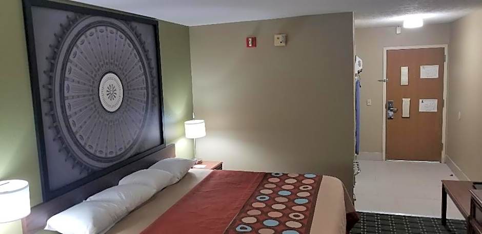 Super 8 by Wyndham Bellefontaine