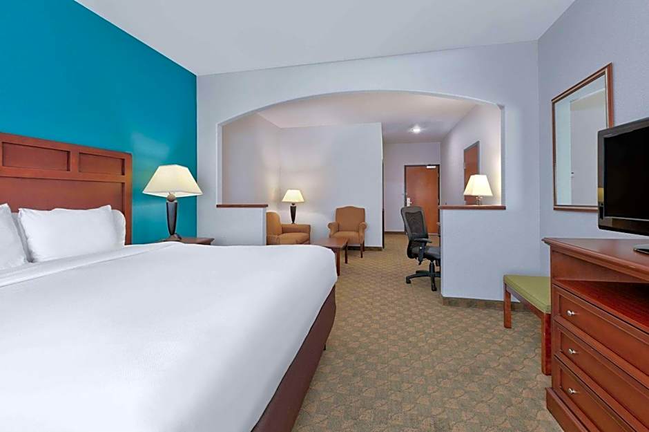 Baymont Inn & Suites by Wyndham Glen Rose