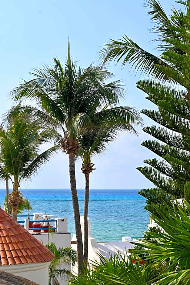 Pelicano Inn Playa del Carmen - Beachfront Hotel