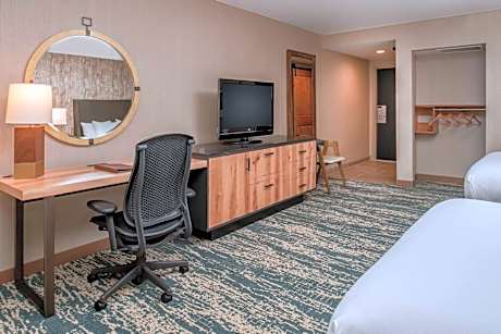 Queen Room with Two Queen Beds - Hearing Accessible