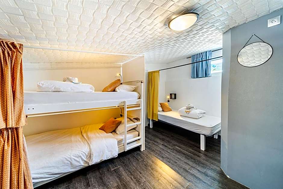 Les Baroudeurs Hostel