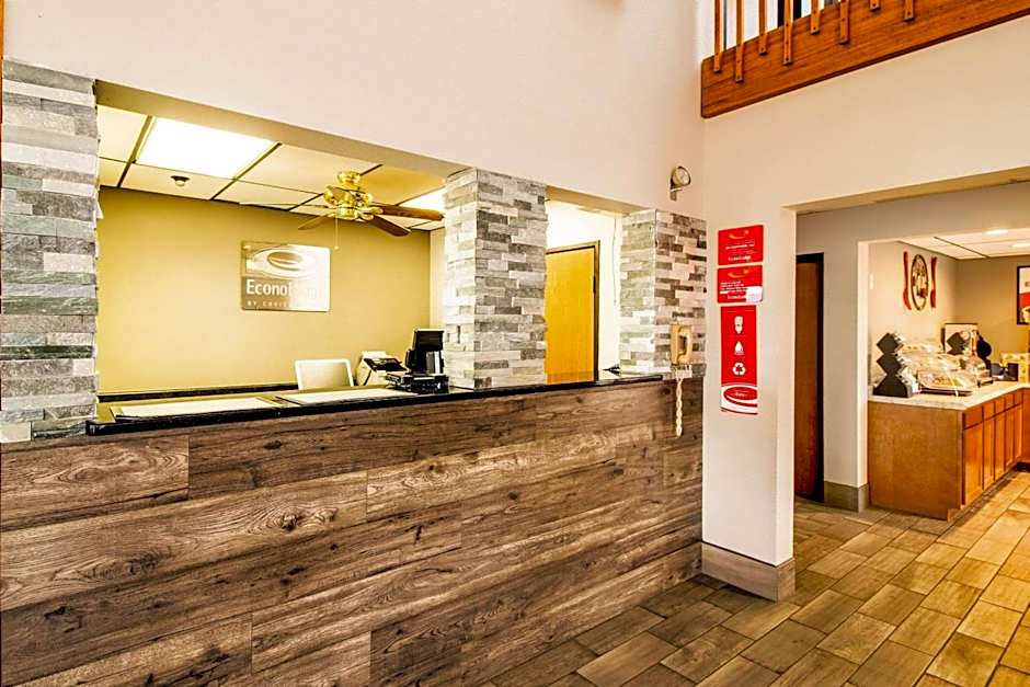 Econo Lodge Watertown