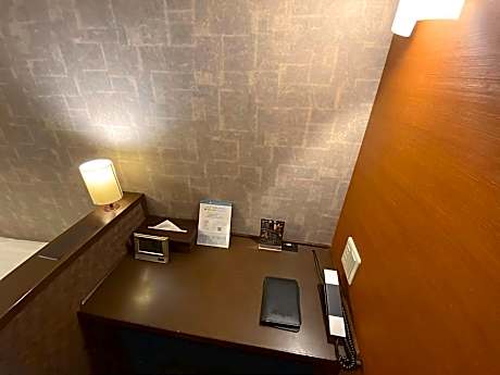 Room Selected at Check-In (No choice of bed preference)