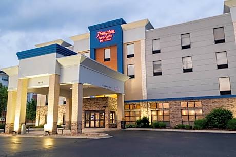 Hampton Inn & Suites Addison