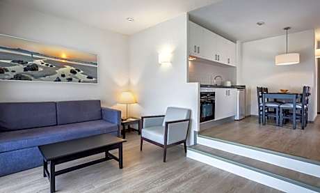 Two-Bedroom Apartment (5 Adults)